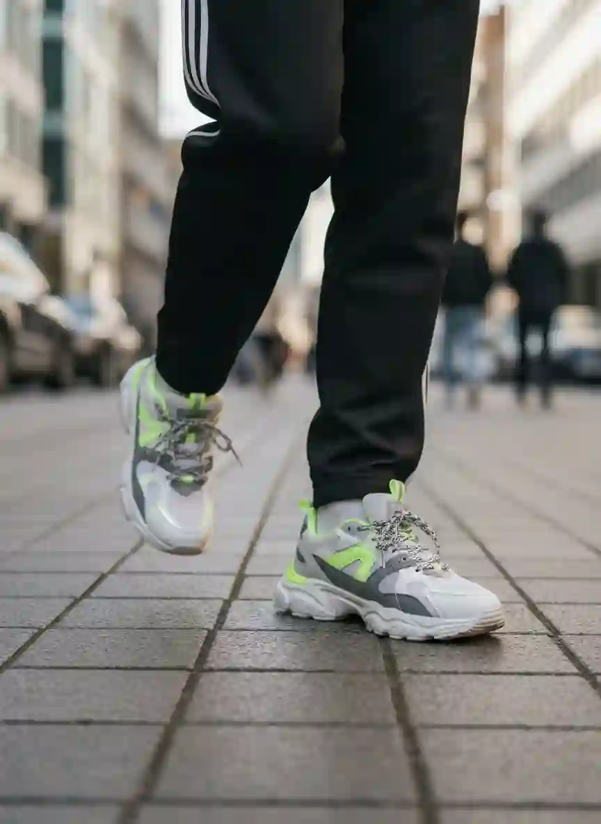 걷는 발 — STRIDE 무브먼트